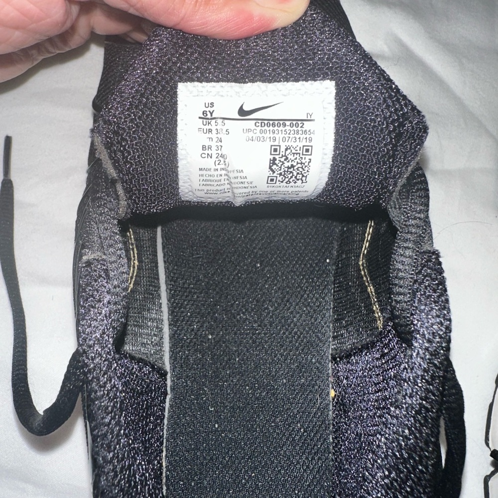 Nike Kids Black and Gold Sneakers - Picture 8 of 11